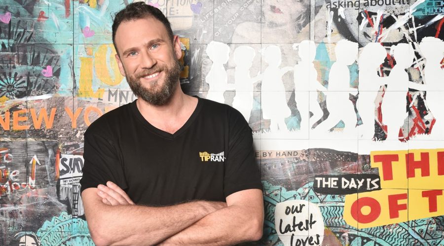 南方日报评论员：风雨无情人有情 关键时刻显担当